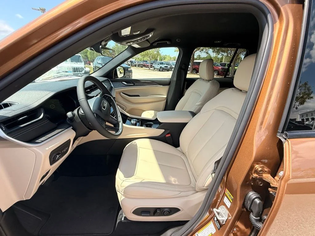 New 2026 Copper Shino Metallic Clear-Coat Exterior Paint Jeep Limited image 9