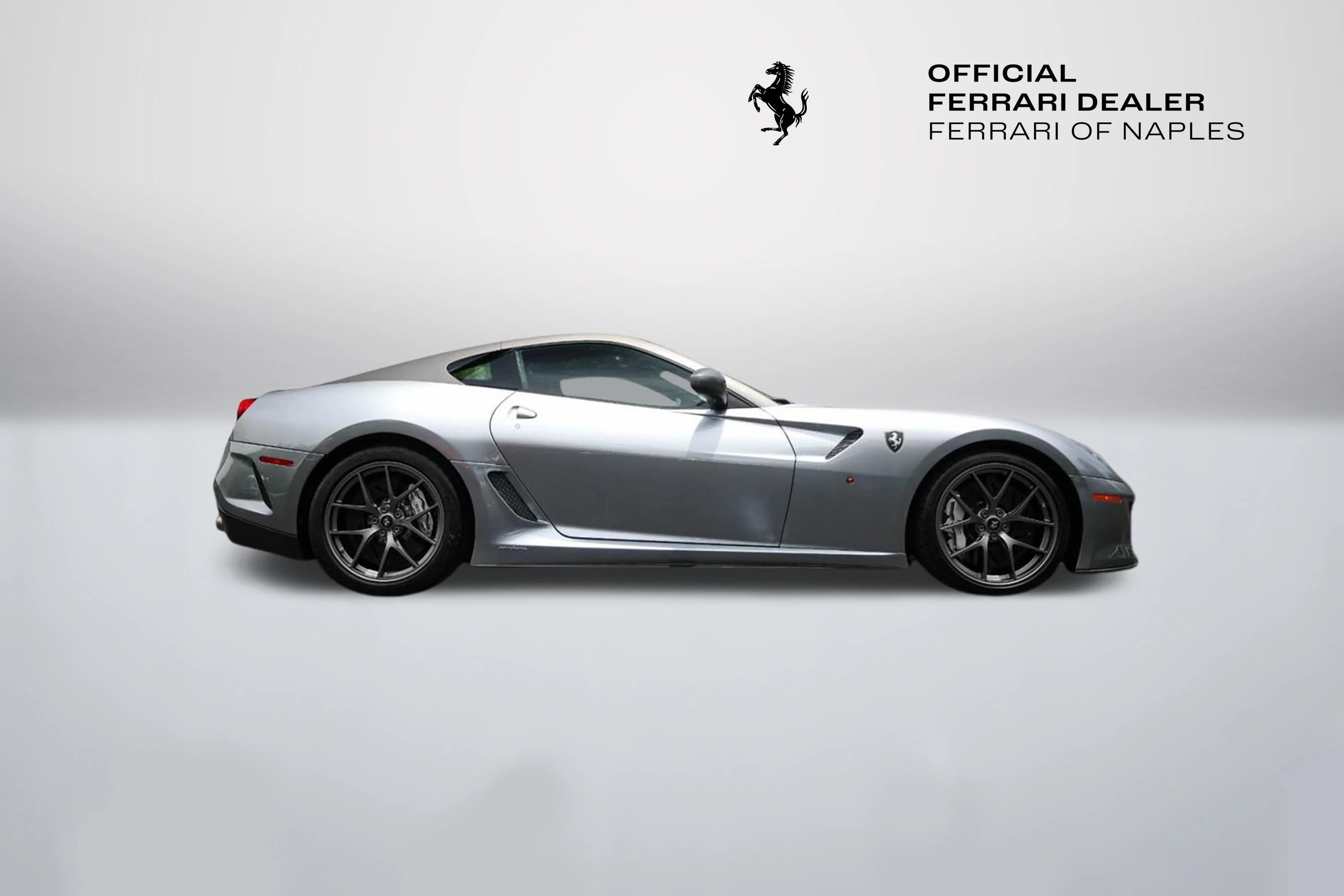 Used 2011 Grigio Titanio Metall Ferrari Base image 2