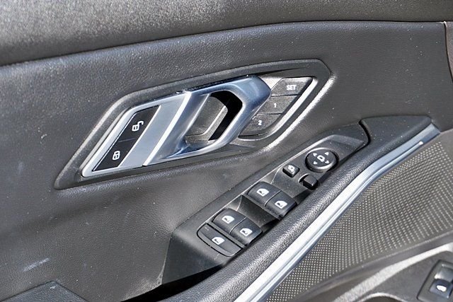 Used 2023 White BMW 330i image 22