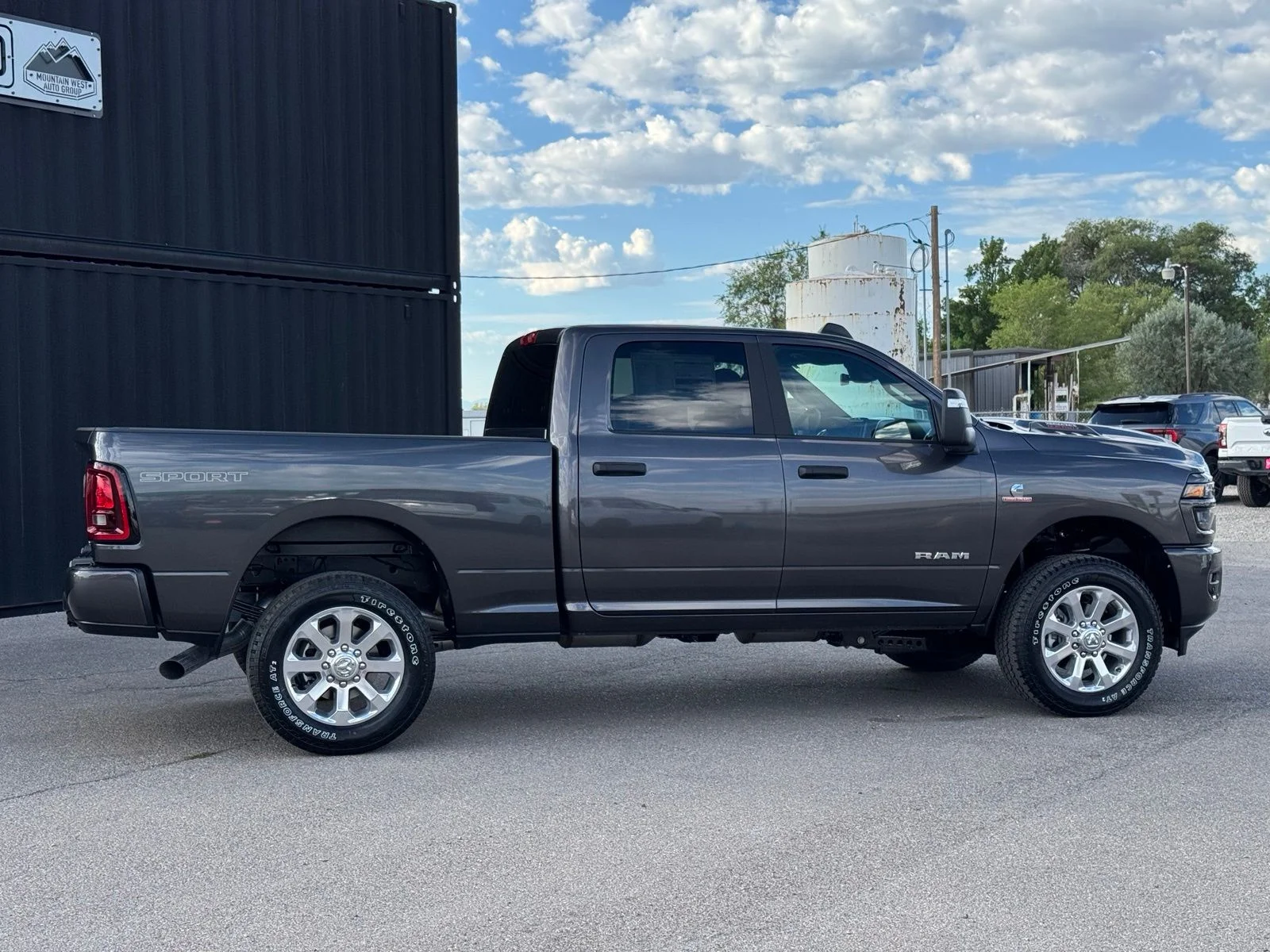 New 2027 Granite Crystal Metallic Clearcoat RAM Big Horn image 5