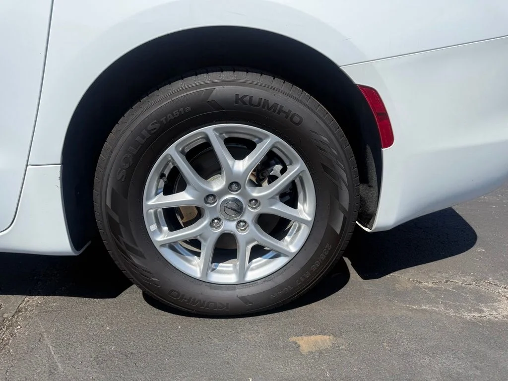 Used 2023 White Chrysler LX image 47