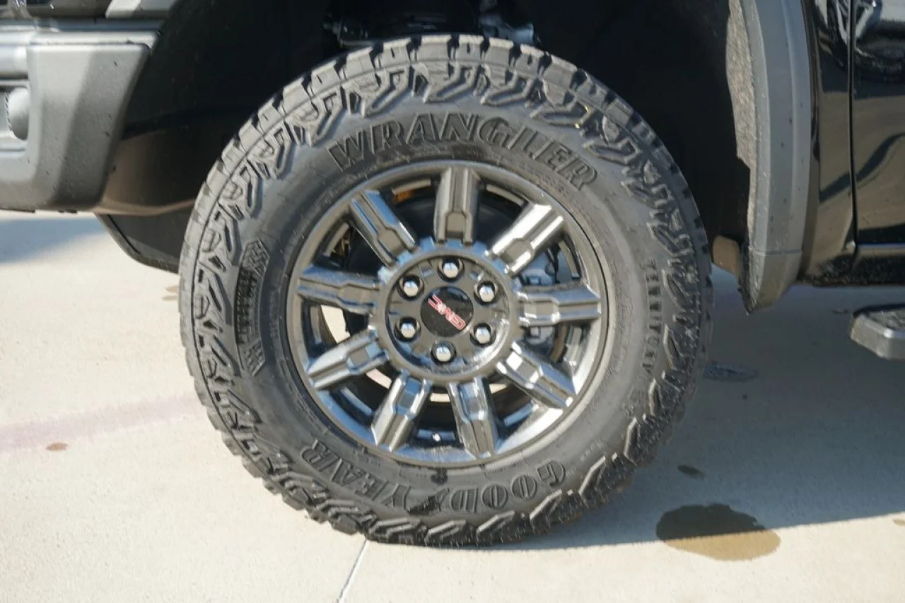 2026 GMC Sierra 1500 AT4X - Photo 17