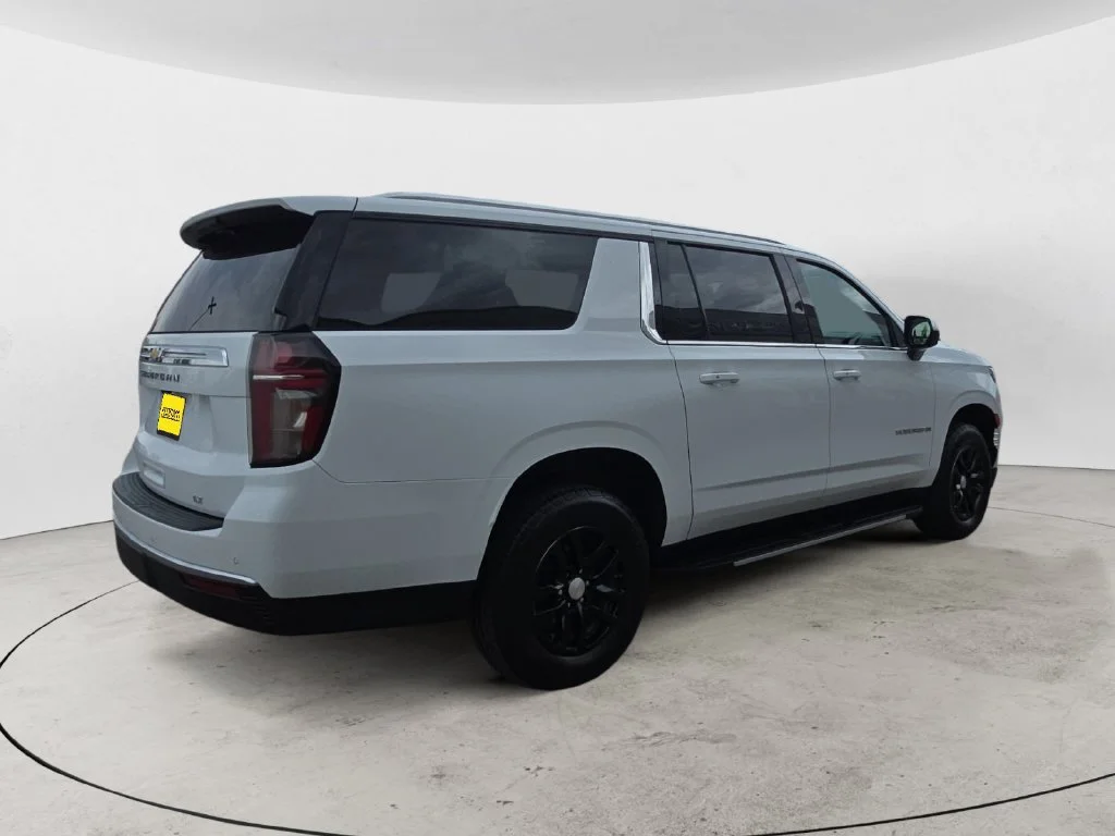 Used 2024 Summit White Chevrolet LT image 5