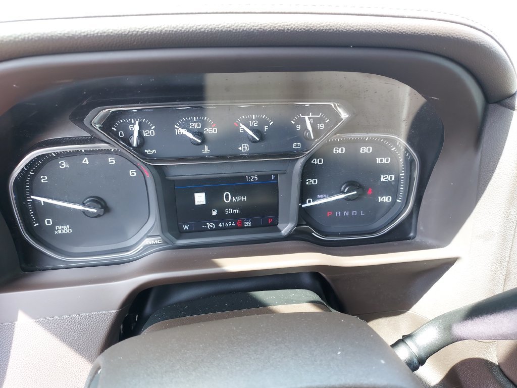 Used 2022 White GMC SLT image 18