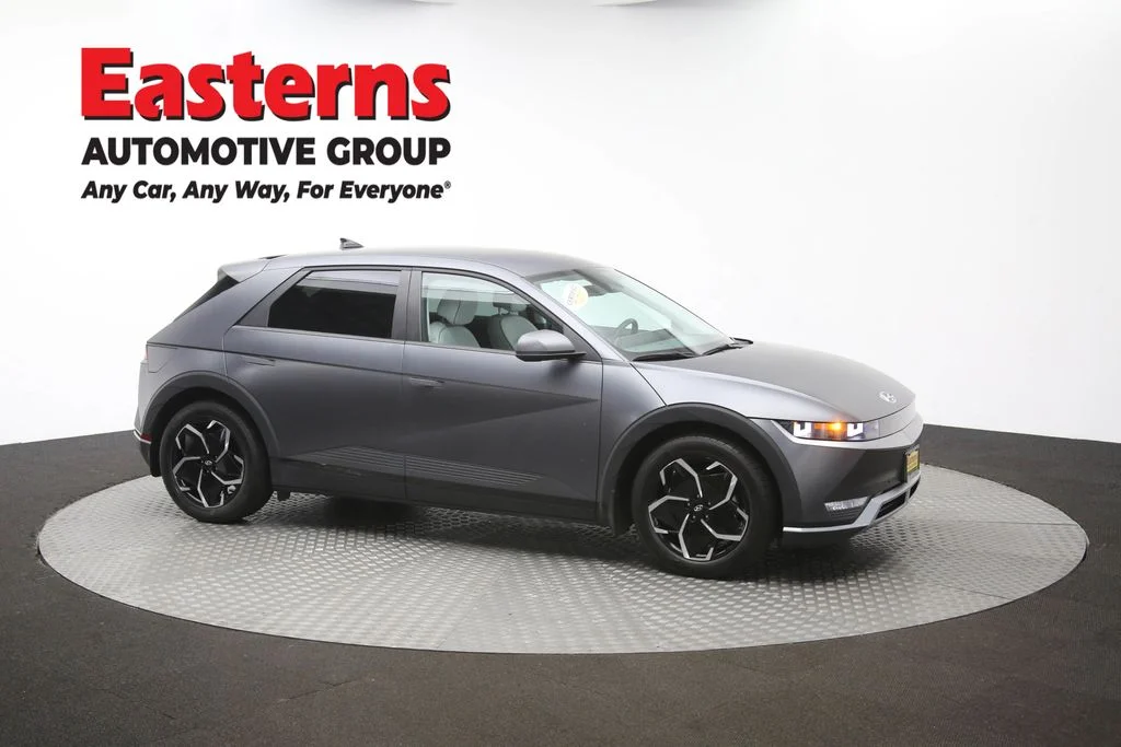 Used 2023 Gray Hyundai SEL image 45