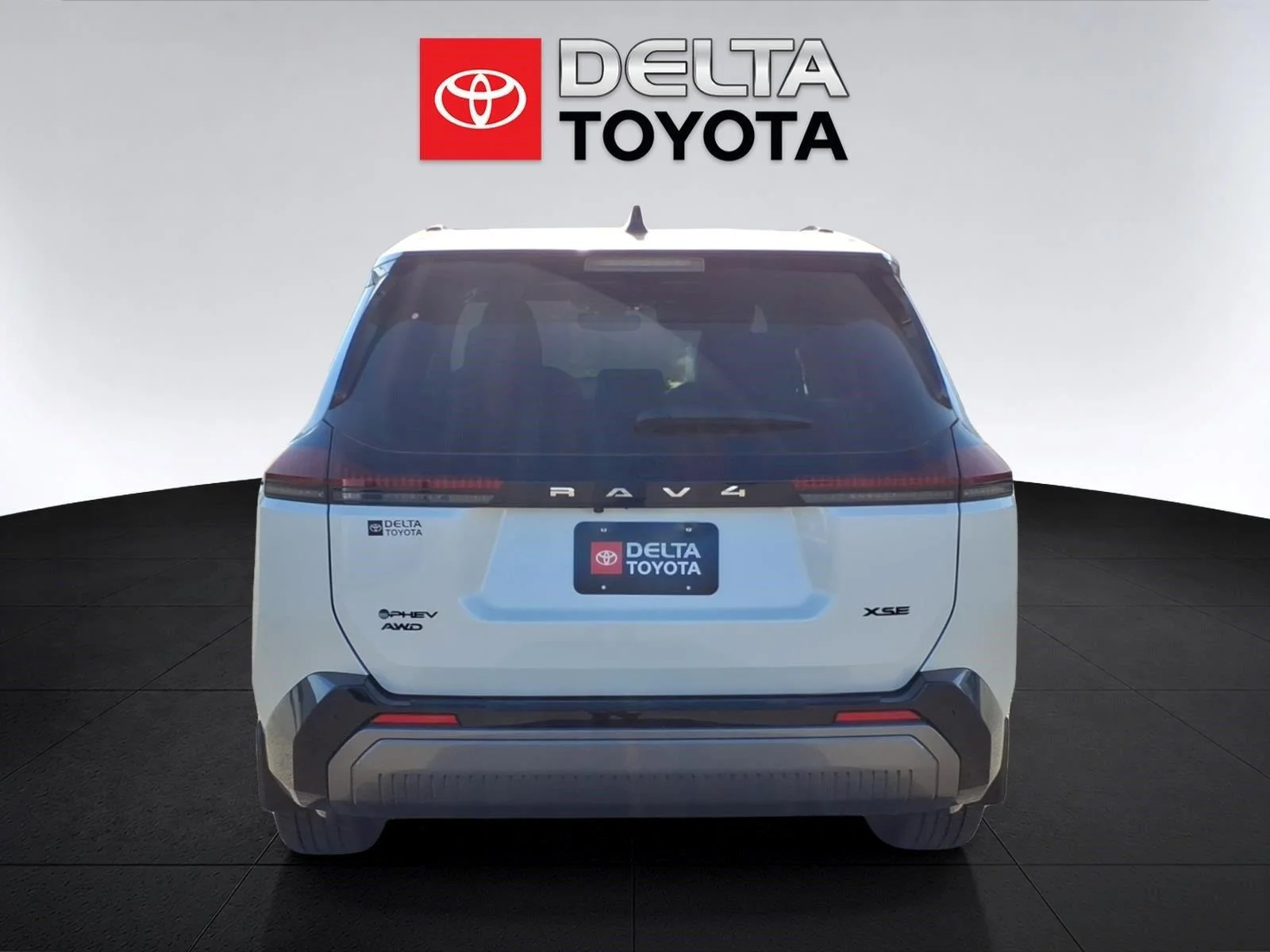 New 2026 Wind Chill Pearl with Midnight Black Metallic roof Toyota XSE image 4