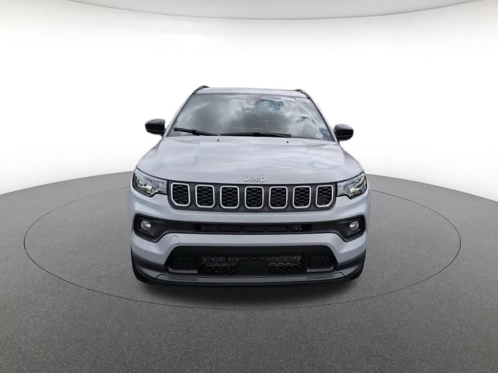New 2026 Silver Zynith Metallic Clearcoat Jeep Altitude Special Edition image 2