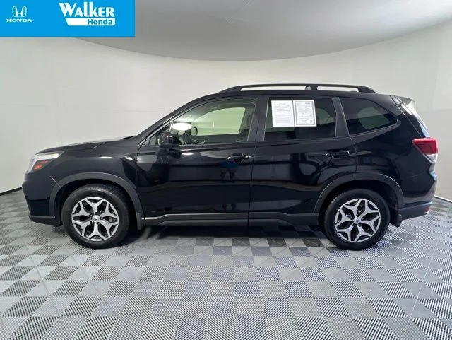 Used 2020 Crystal Black Silica Subaru Premium image 4