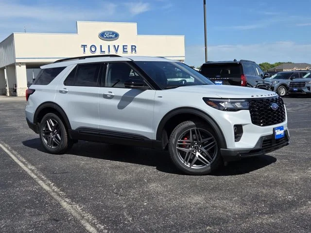 New 2026 Space White Metallic Ford ST-Line image 2