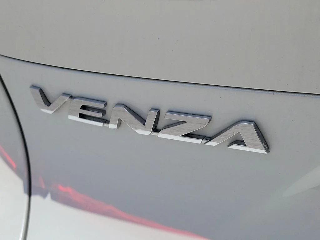 Used 2021 White Toyota XLE image 7