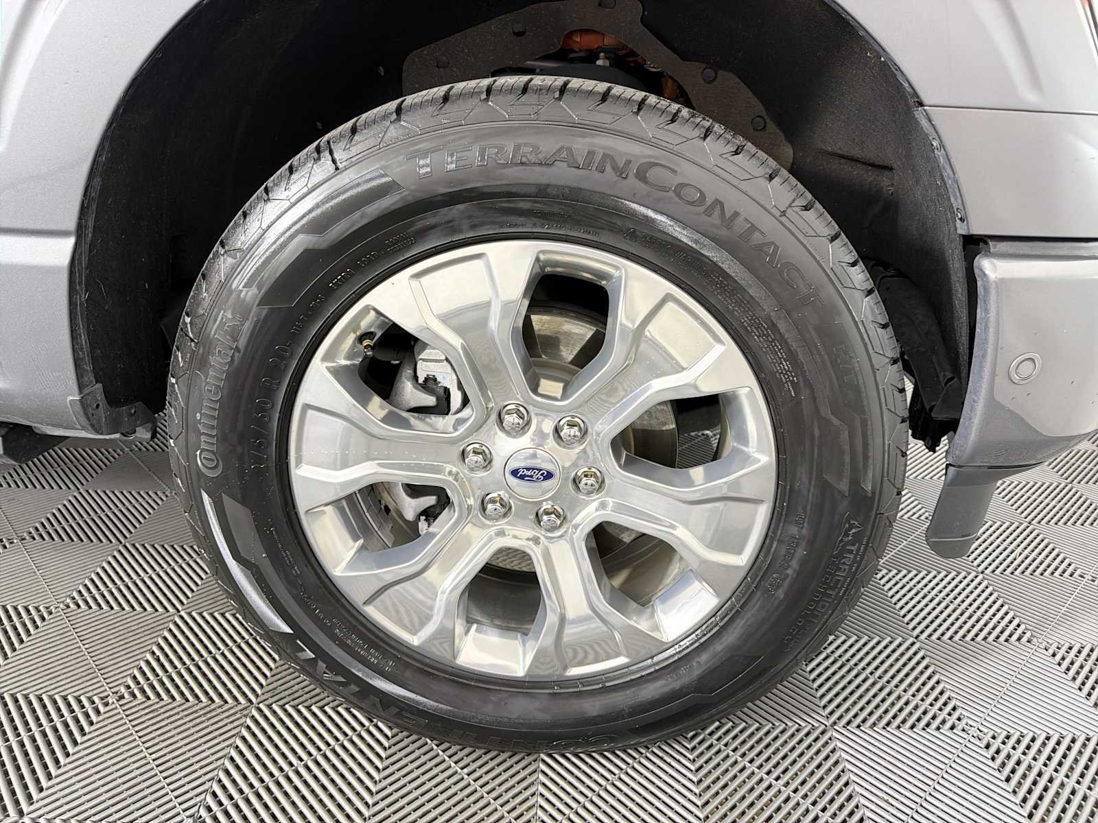 Used 2021 Carbonized Gray Metallic Ford Platinum image 11