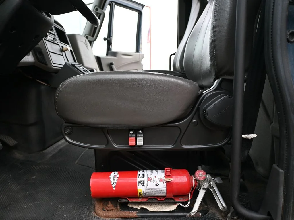Used 2013 Blue International Series 4400 image 28