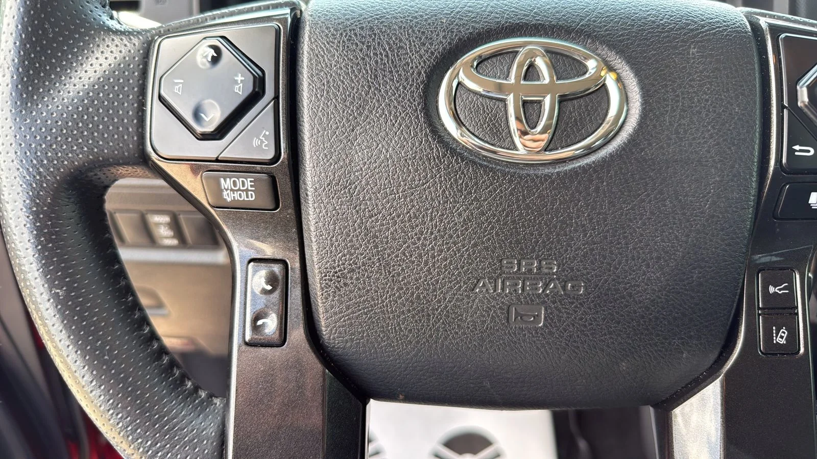 Used 2021 Red Toyota Venture image 16