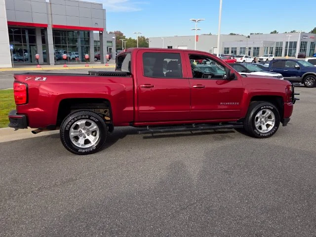 Used 2018 Red Chevrolet LT image 15