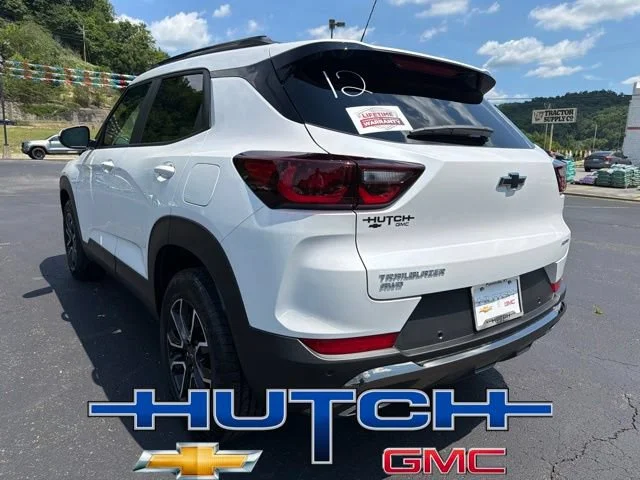 New 2026 Iridescent Pearl Tricoat Chevrolet ACTIV image 4