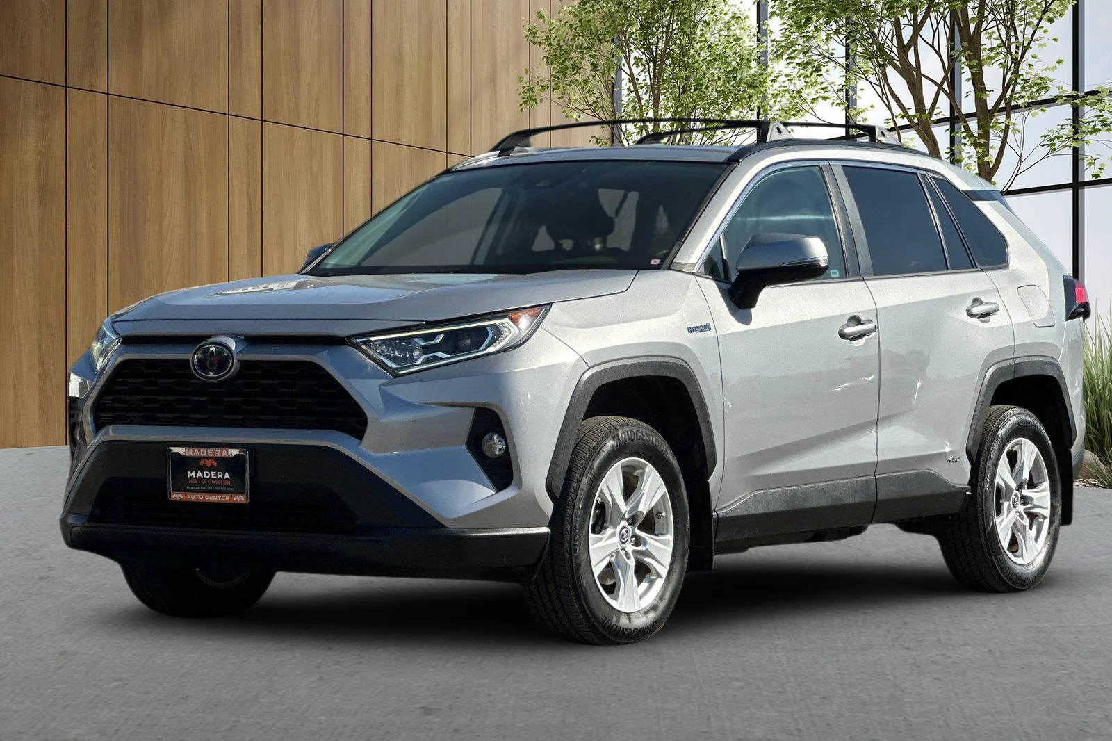 Used 2019 White Toyota Hybrid XLE image 8