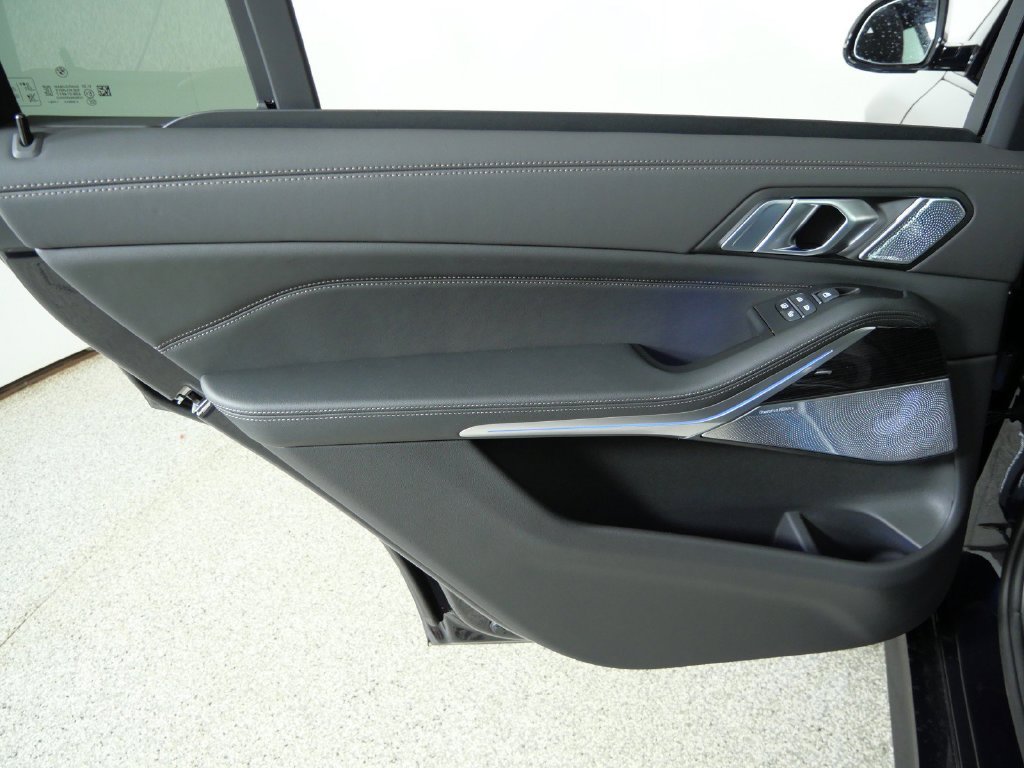 Used 2027 Black BMW xDrive40i image 34