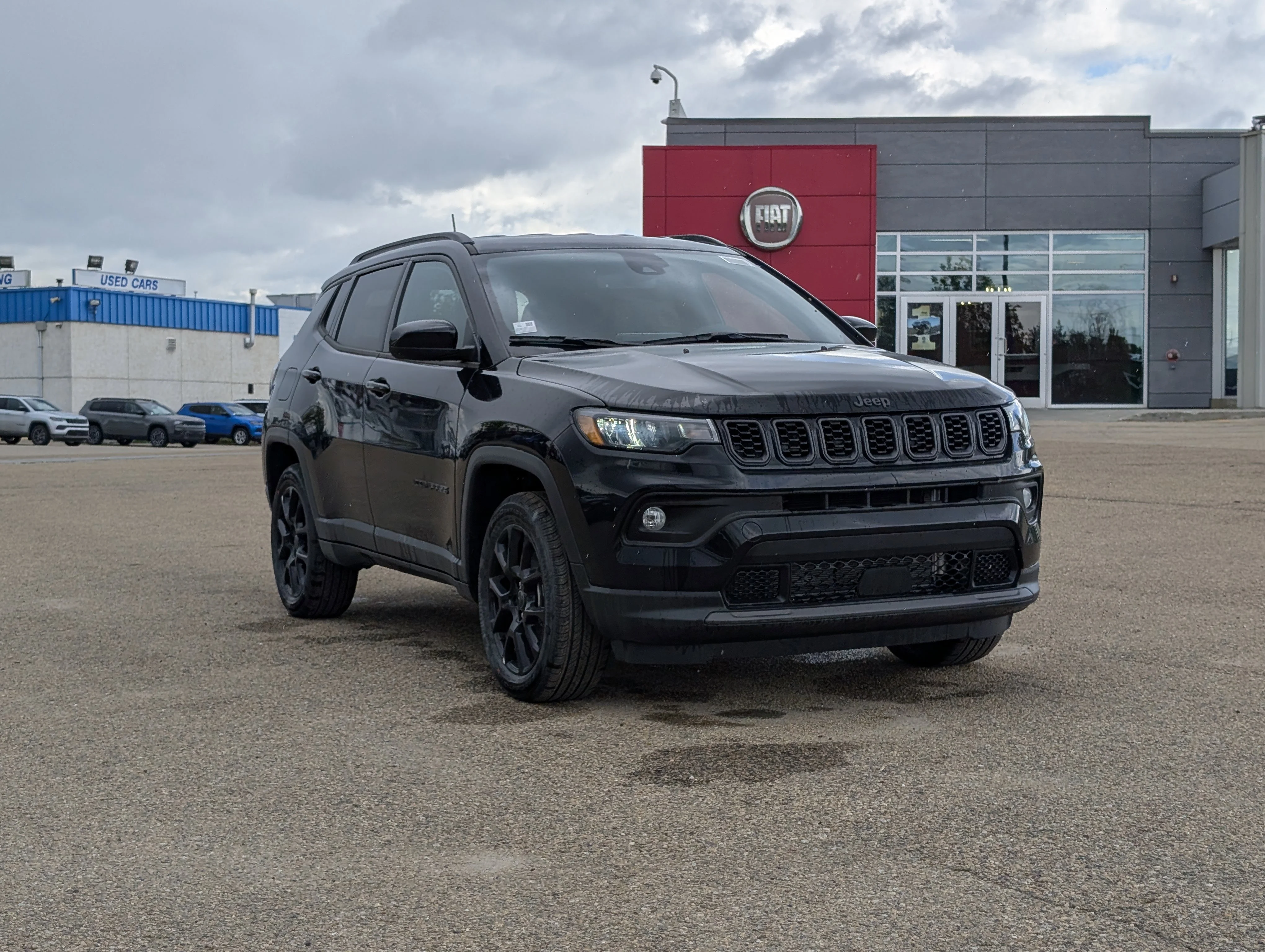 New 2026 Diamond Black Crystal Pearl Jeep North image 9