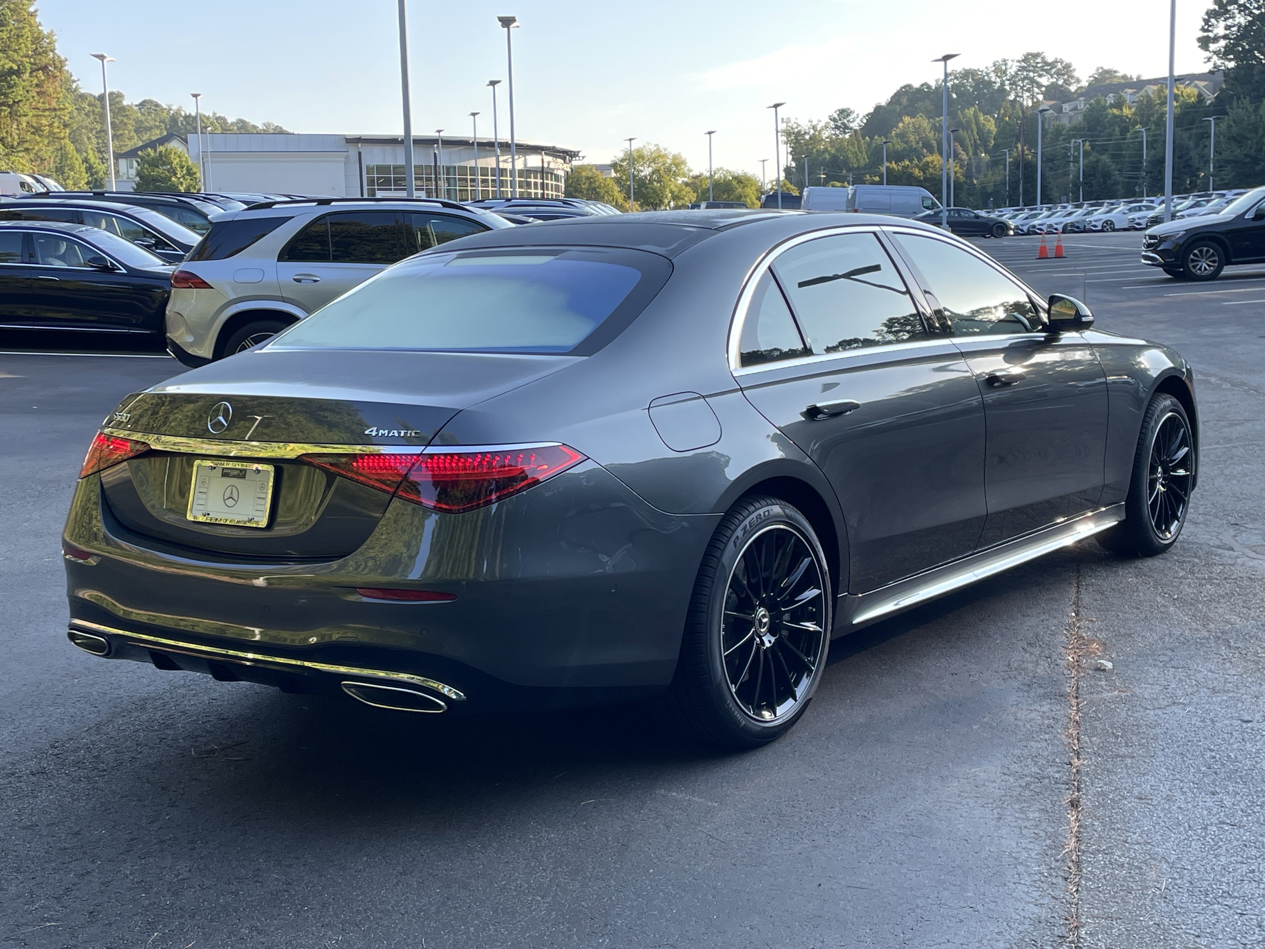 New 2026 MANUFAKTUR Signature Graphite Metallic Mercedes-Benz S 580 4MATIC® Sedan image 6