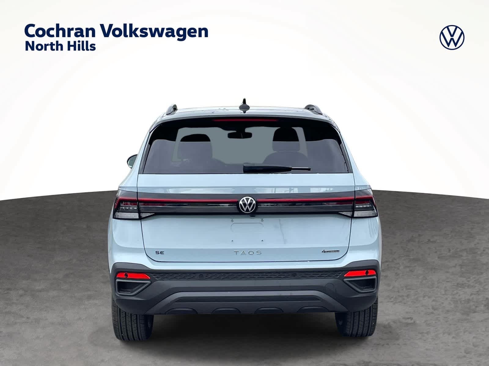 New 2026 Monument Gray w/Deep Black Roof Volkswagen SE Black image 4