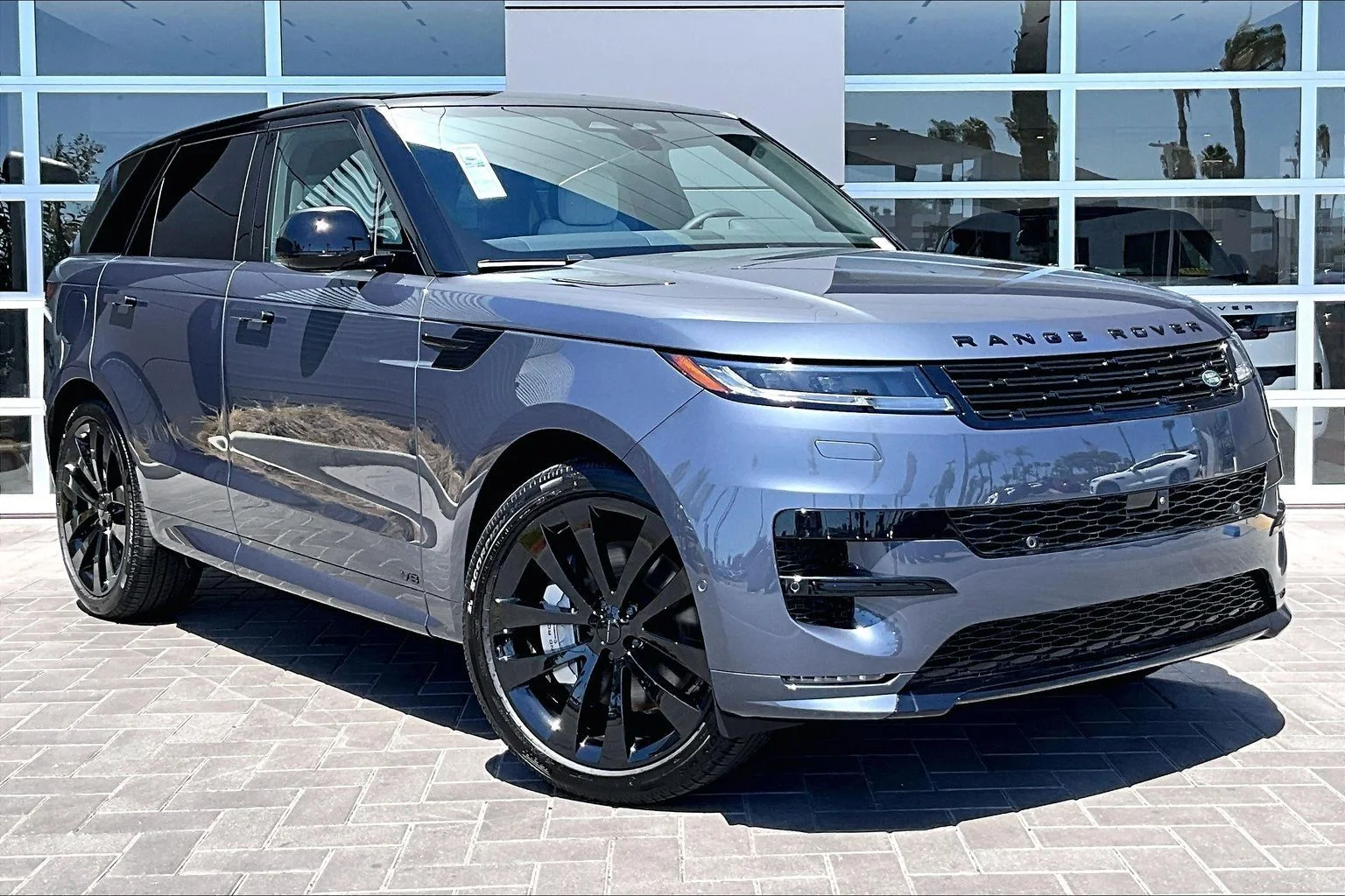 New 2026 Varesine Blue Land Rover Dynamic SE image 2