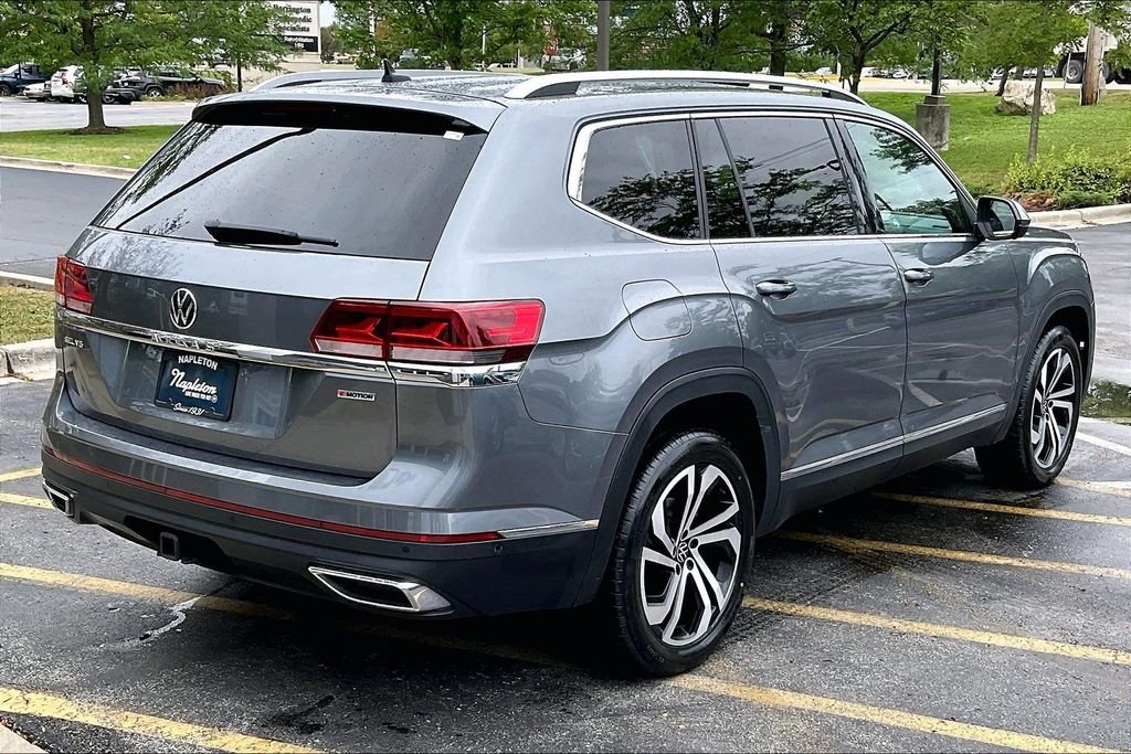 Used 2021 Gray Volkswagen SEL Premium image 16