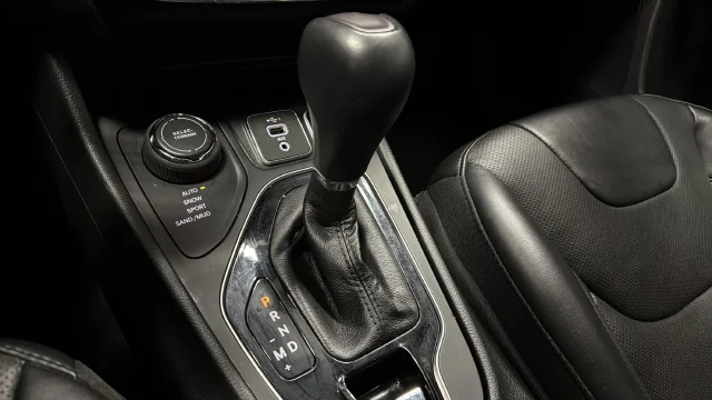 Used 2023 Diamond Black Jeep Altitude image 20
