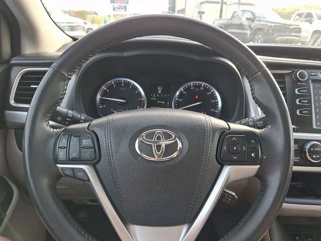 Used 2016 Blue Toyota XLE V6 image 20