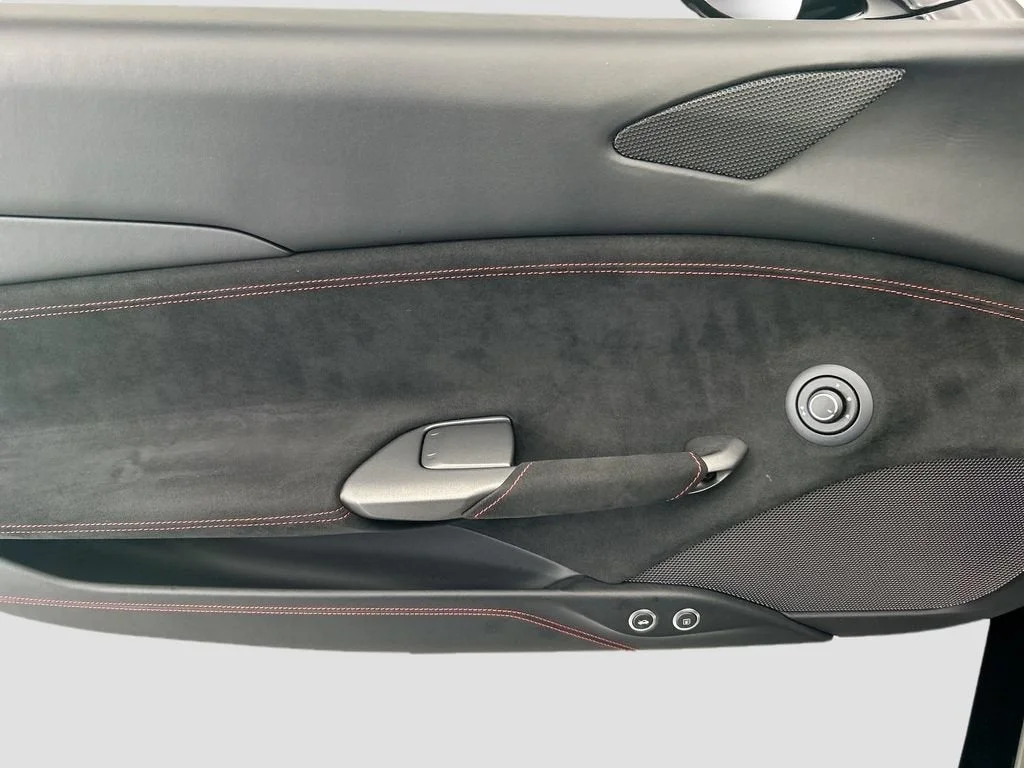 Used 2018 Nero Ferrari  image 27