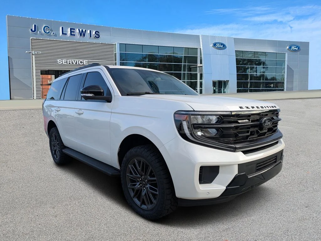 New 2026 Star White Metallic Tri-Coat Ford Platinum image 1