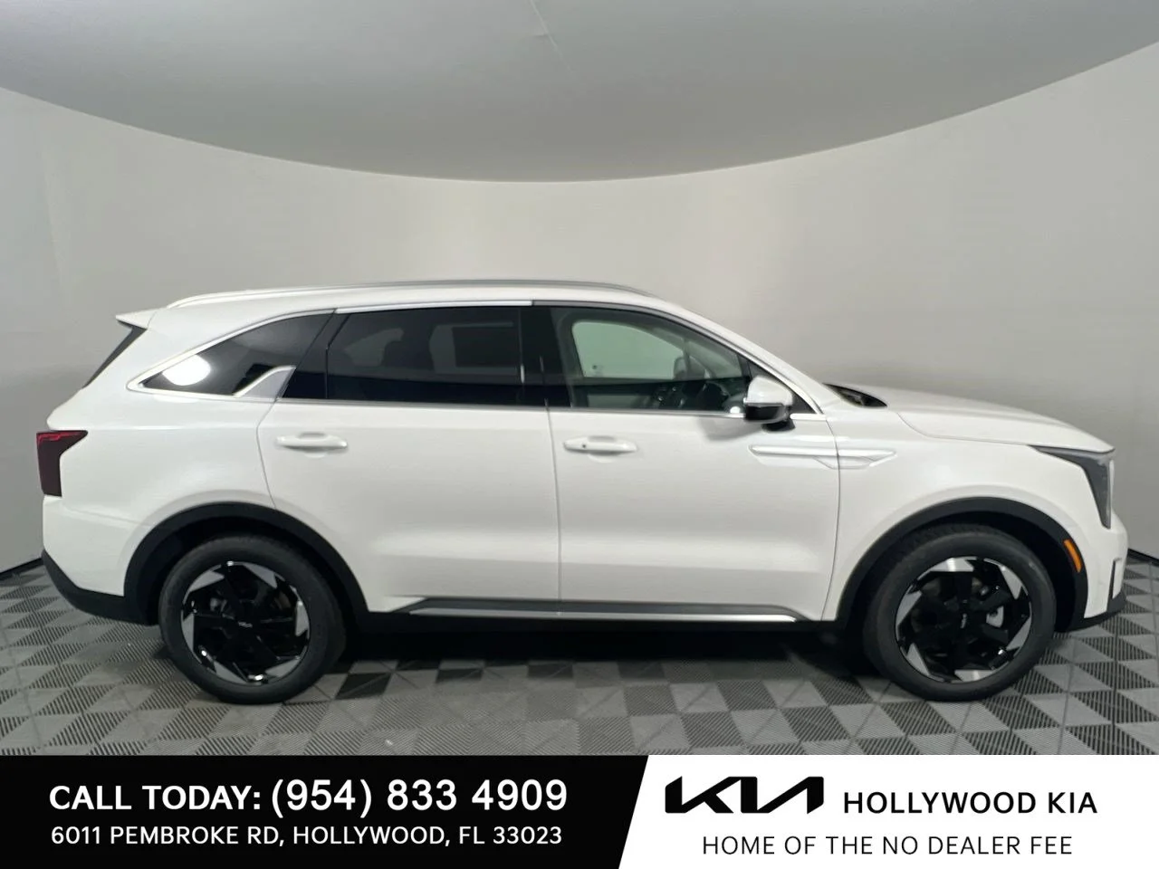 New 2026 Snow White Pearl Kia  image 3