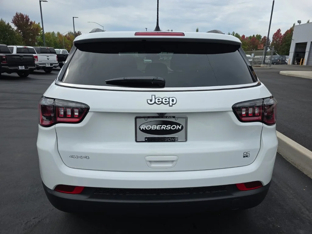 New 2026 Bright White Clear-Coat Exterior Paint Jeep  image 4