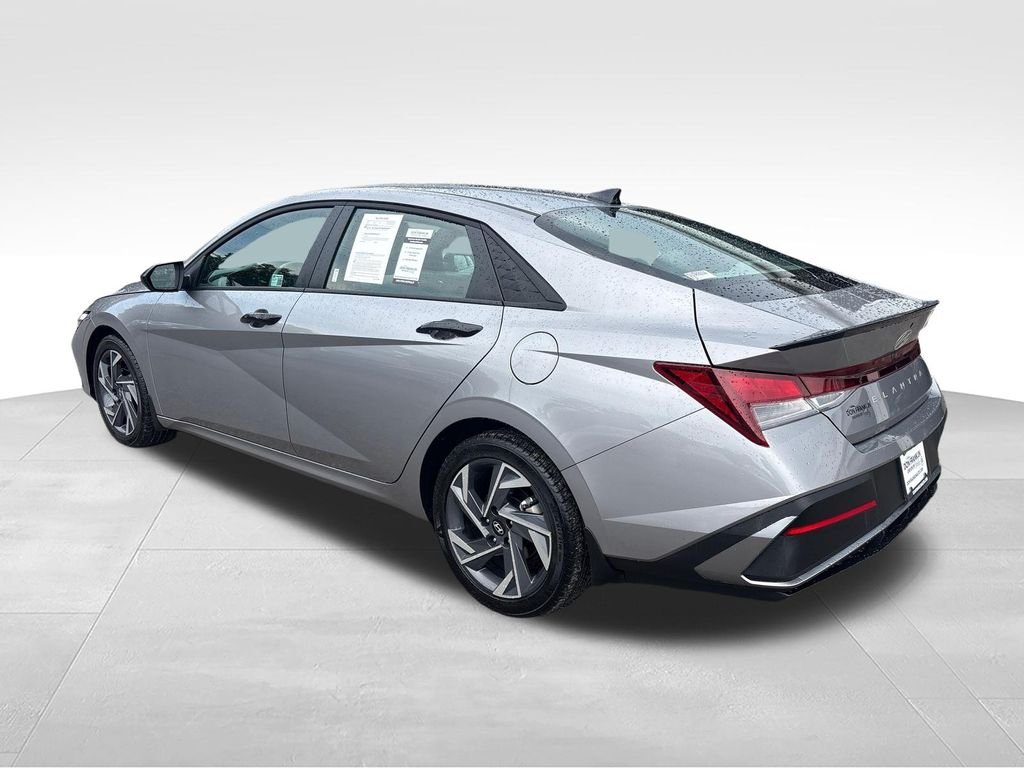 Used 2025 Silver Hyundai SEL Sport image 3
