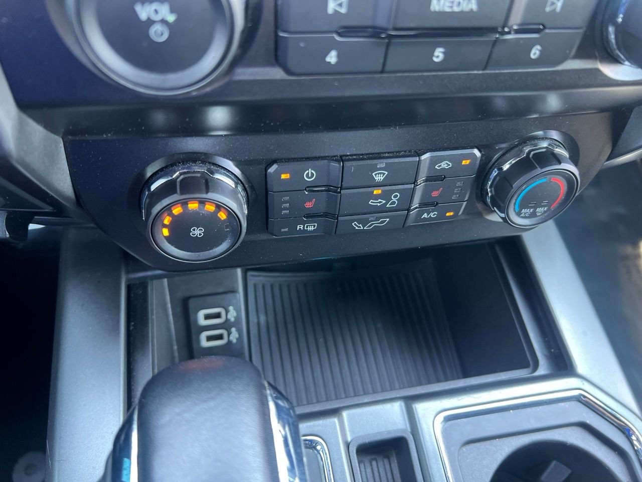 Used 2019 Blue Ford XLT image 34