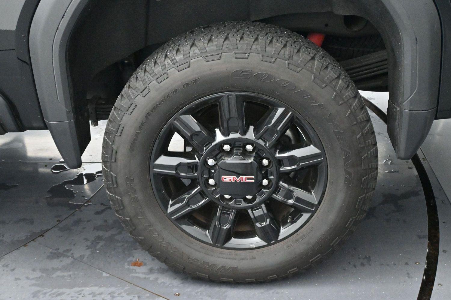 Used 2025 Onyx Black GMC AT4 image 37