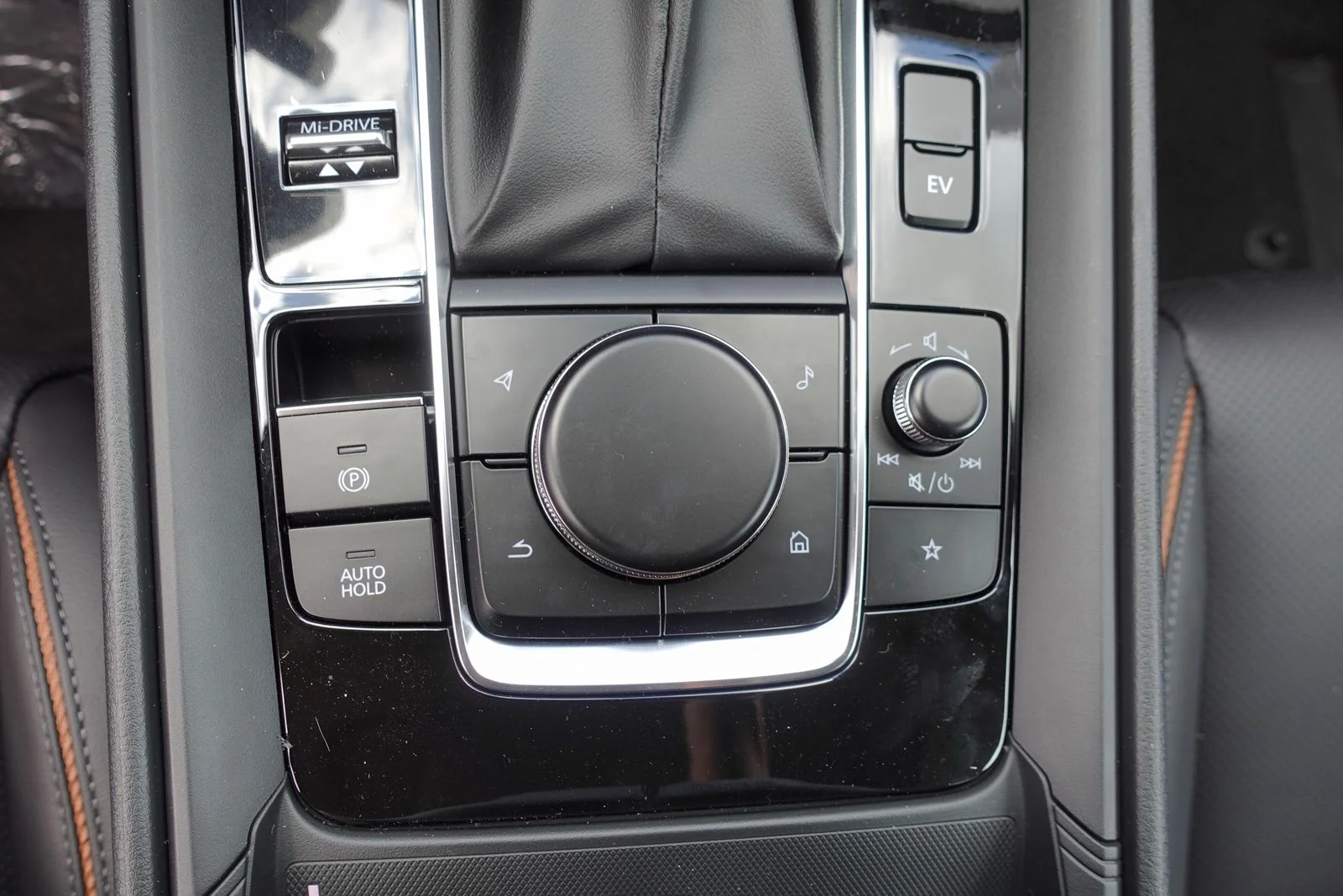 New 2026 Machine Gray Metallic Mazda Premium Plus image 24