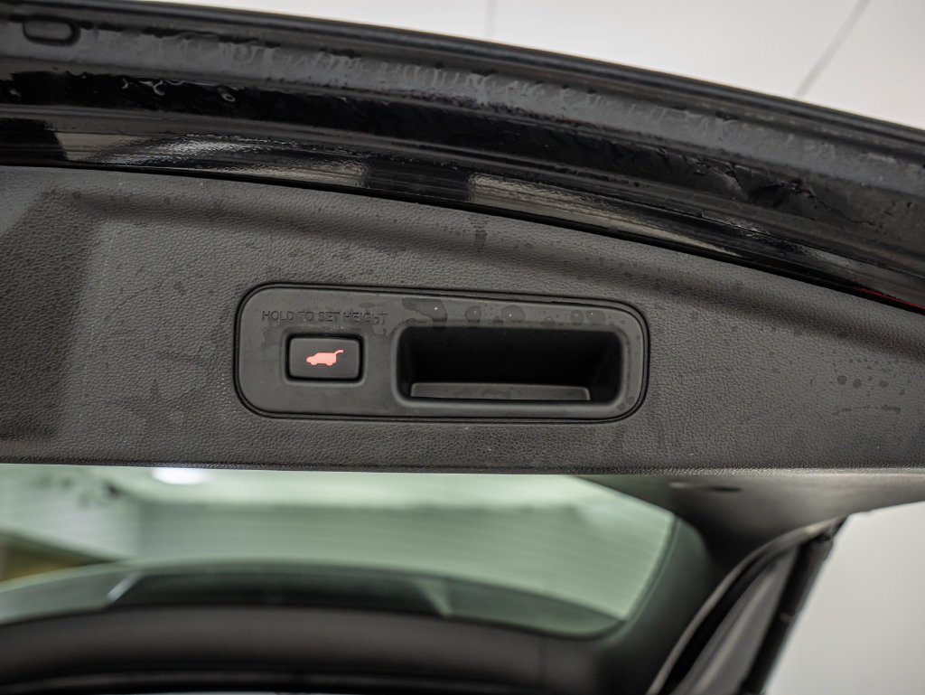 Certified Used 2022 Majestic Black Pearl Acura Advance image 39