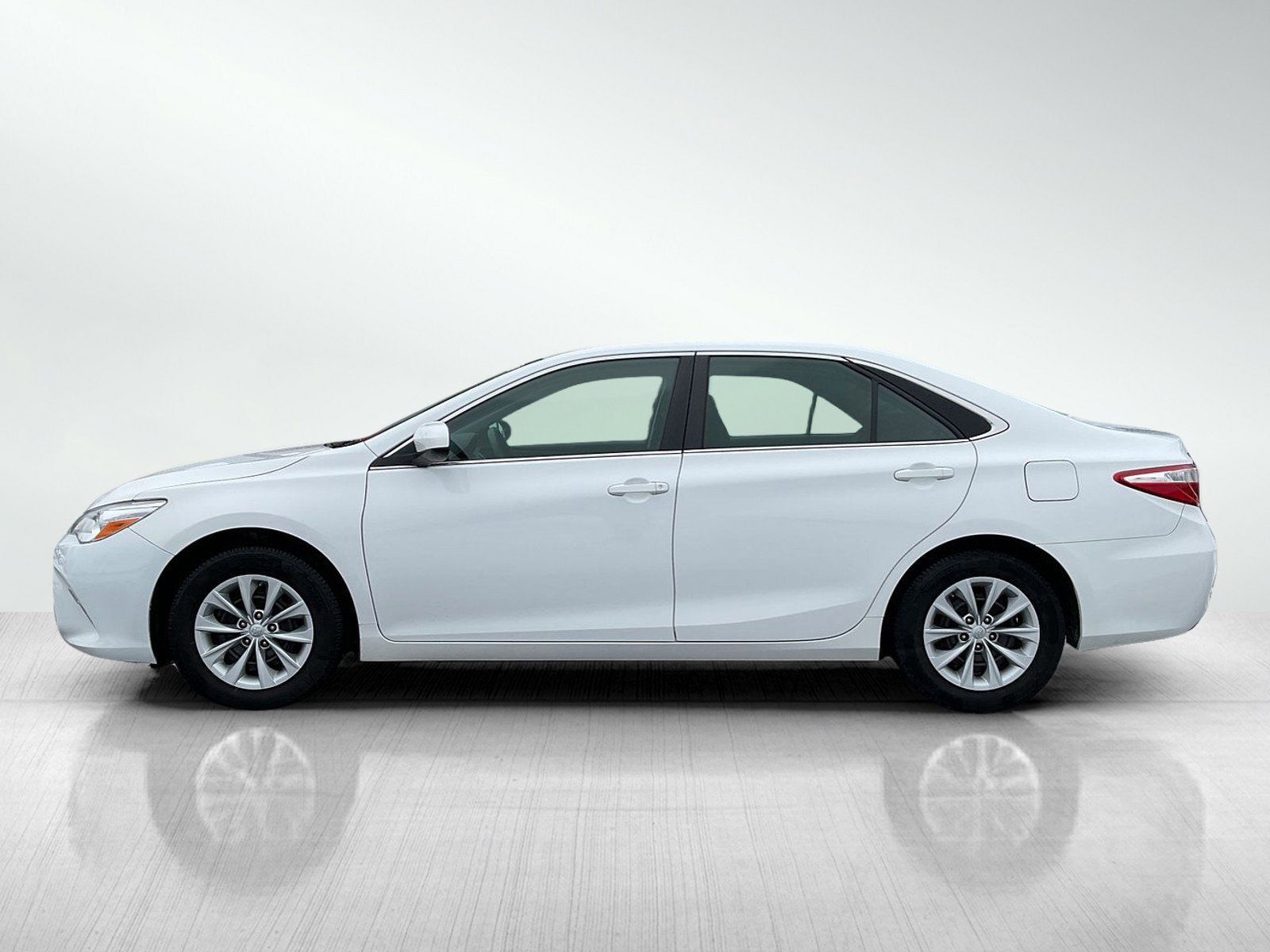 Used 2017 Toyota Camry LE with VIN 4T1BF1FK6HU618106 for sale in Brainerd, Minnesota