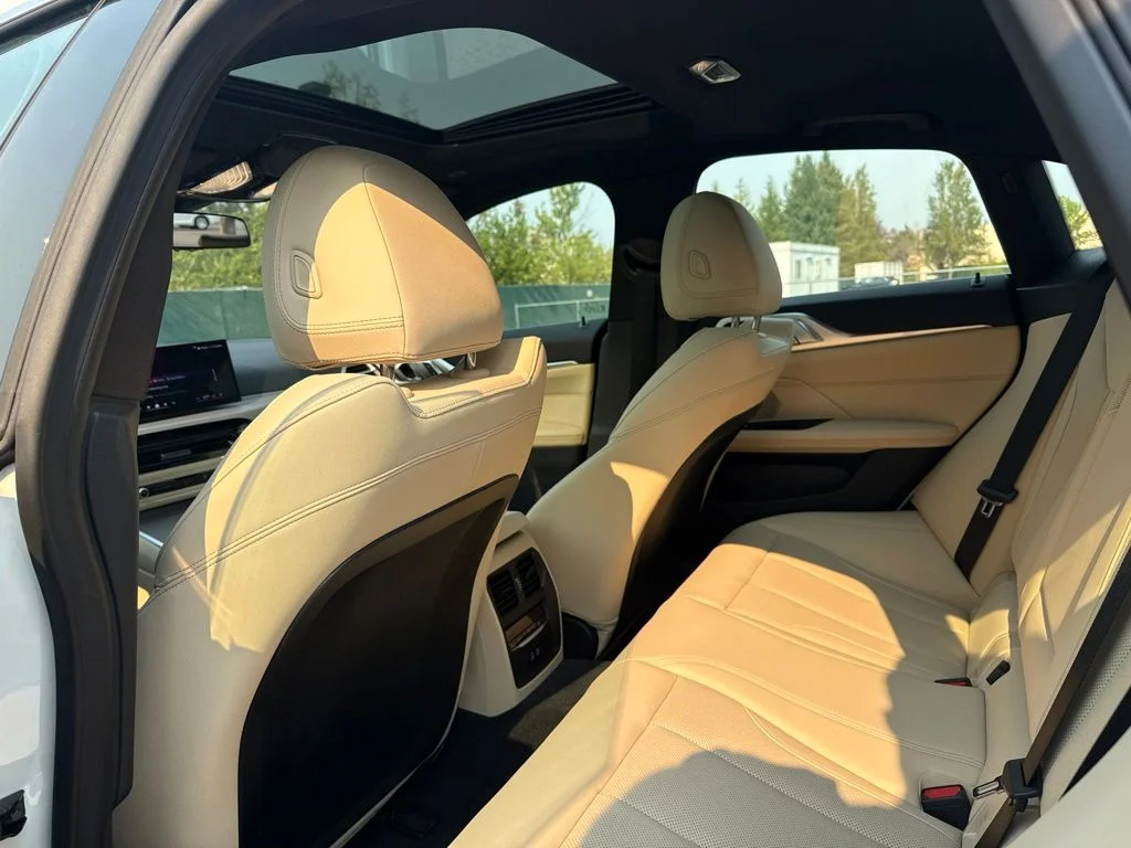 Used 2025 Alpine White BMW xDrive40 image 18