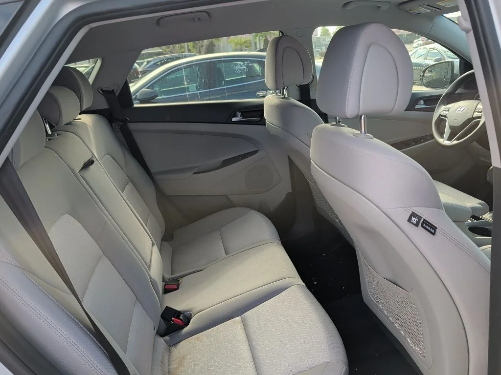 Used 2017 Silver Hyundai SE image 6