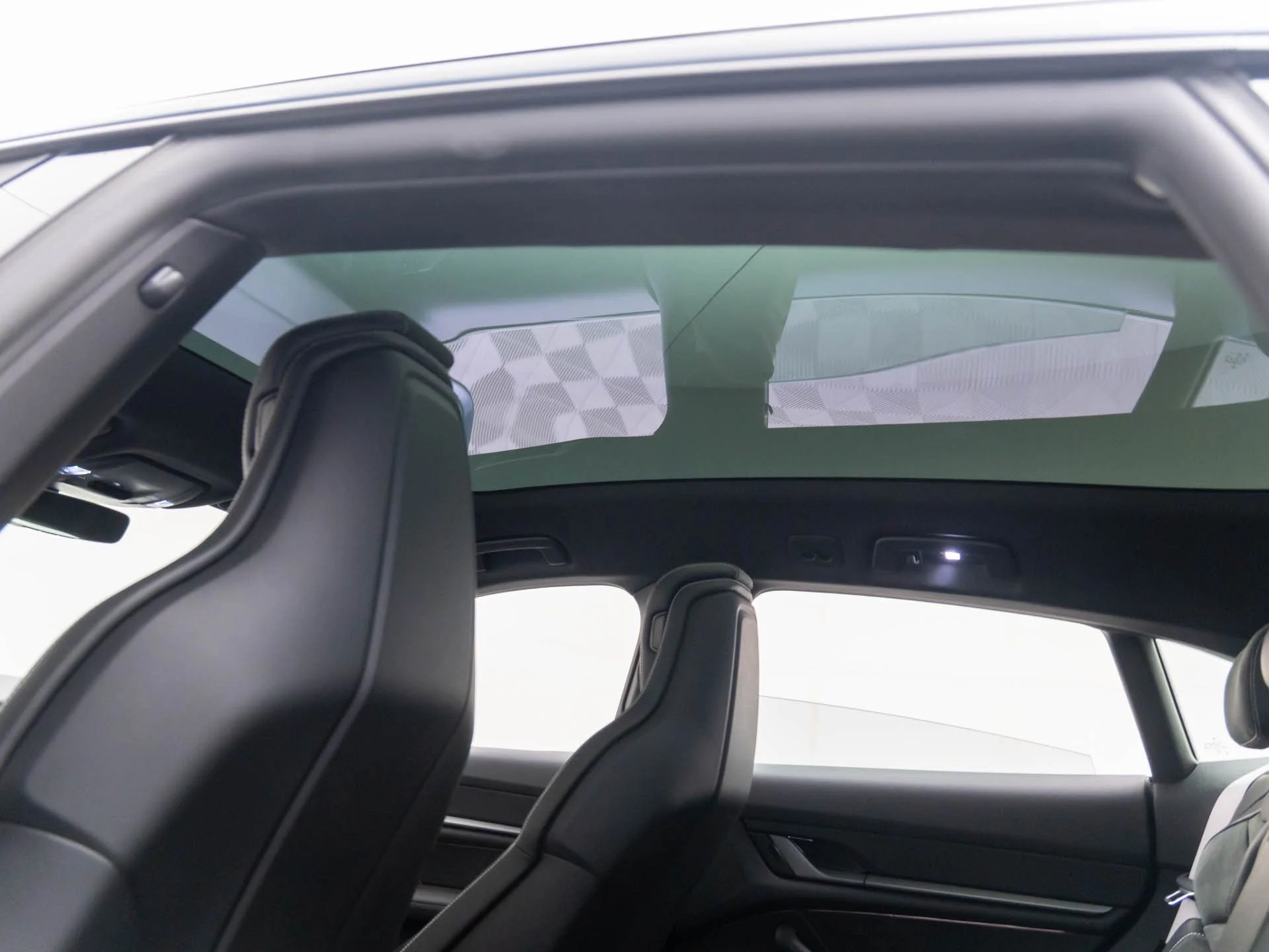 2025 Porsche Taycan Base - Photo 19