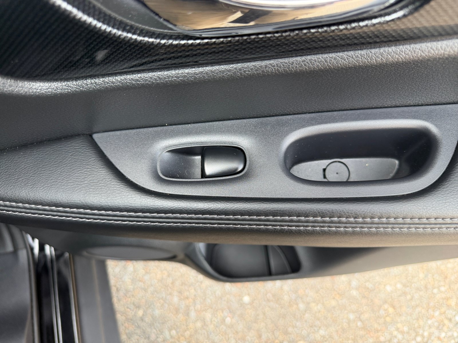 Used 2015 Super Black Nissan SL image 37