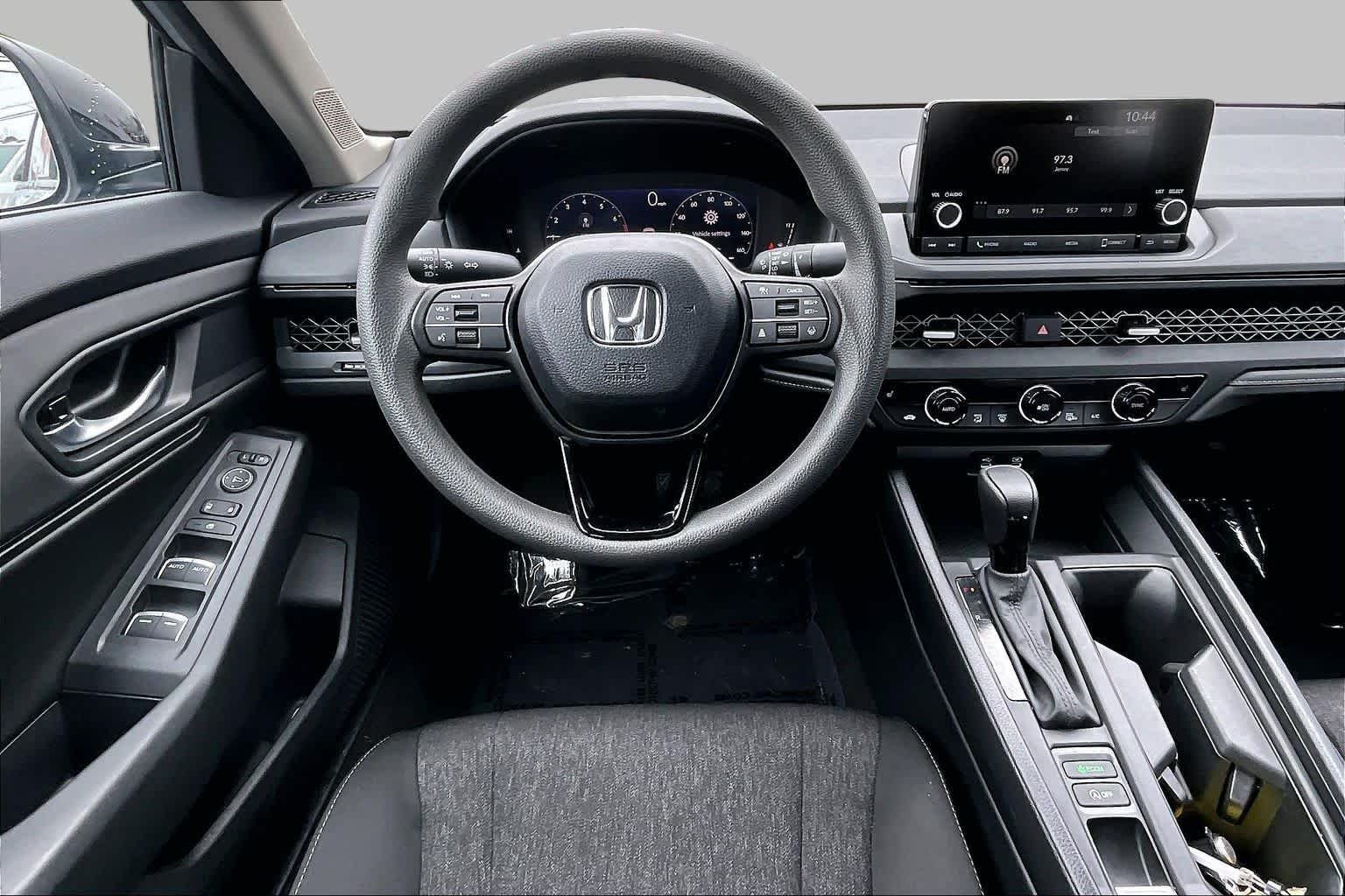 Used 2025 Solar Silver Metallic Honda SE image 6
