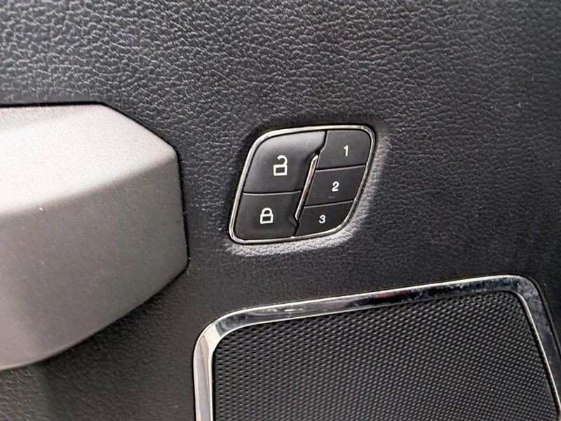 Used 2019 White Ford Platinum image 18