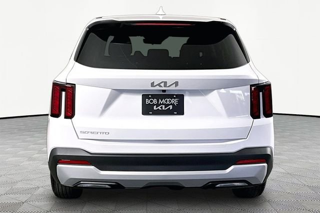 Used 2026 White Kia LX image 5