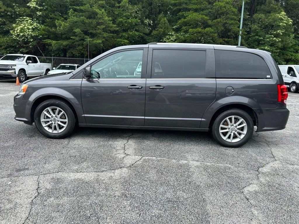 Used 2019 Gray Dodge SXT image 4