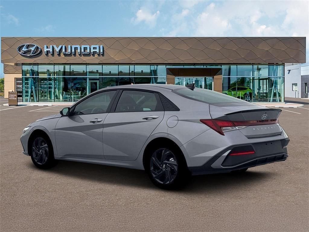Used 2026 Silver Hyundai SEL Sport image 4
