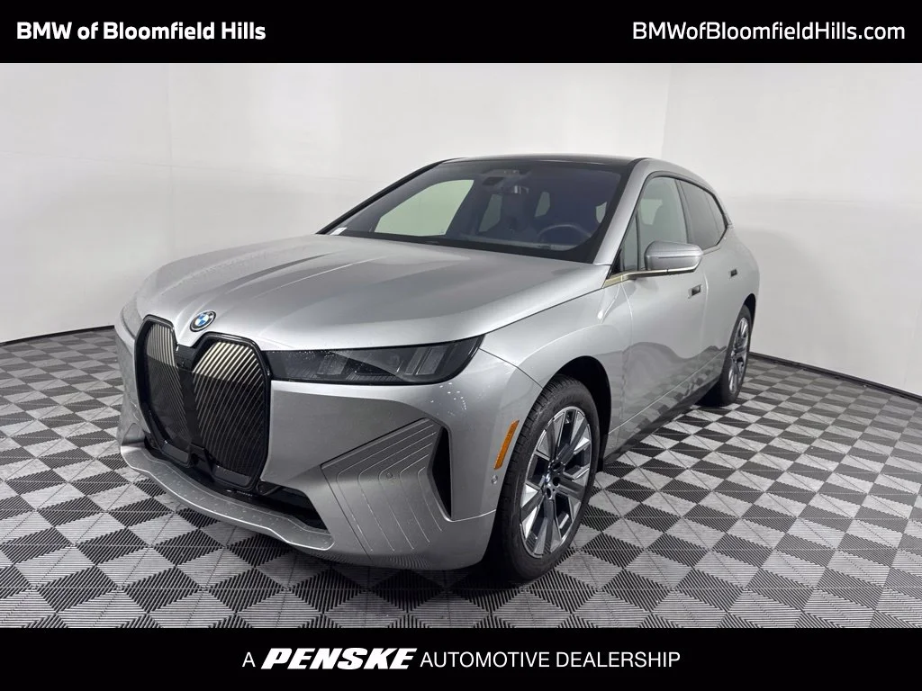 Used 2026 Silver BMW xDrive60 image 1