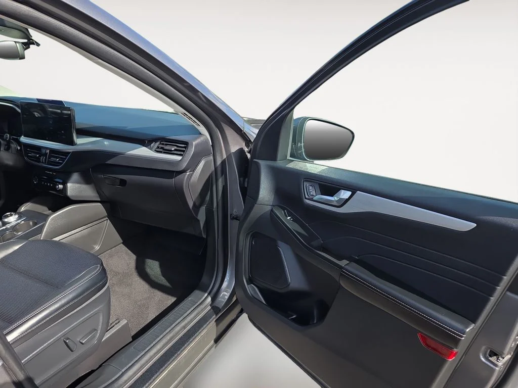 Used 2025 Carbonized Grey Metallic Ford Platinum image 9