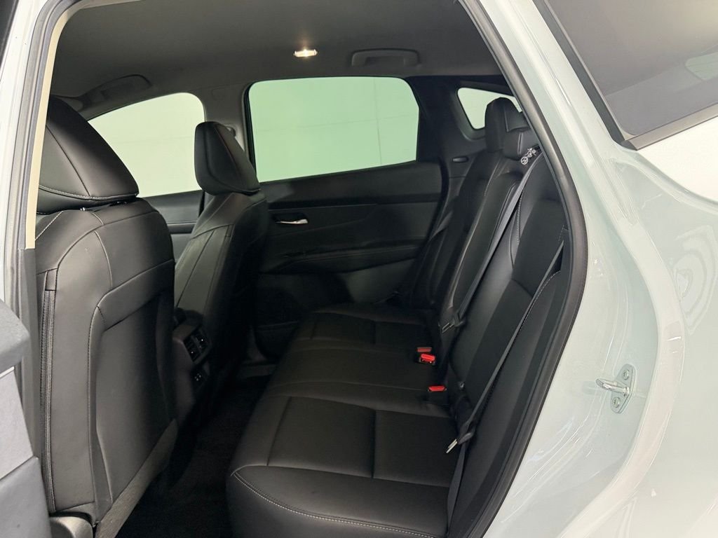 Used 2025 White Nissan SV image 27